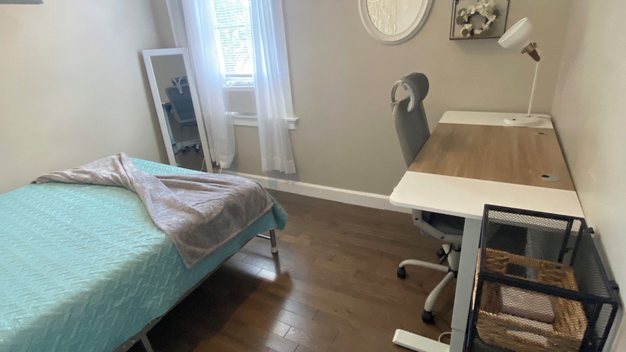 Photo of Bedroom in Top of the Hill