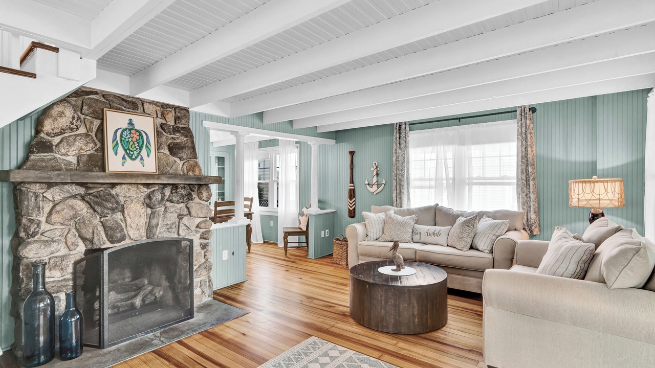 Photo of Livingroom in Niantic