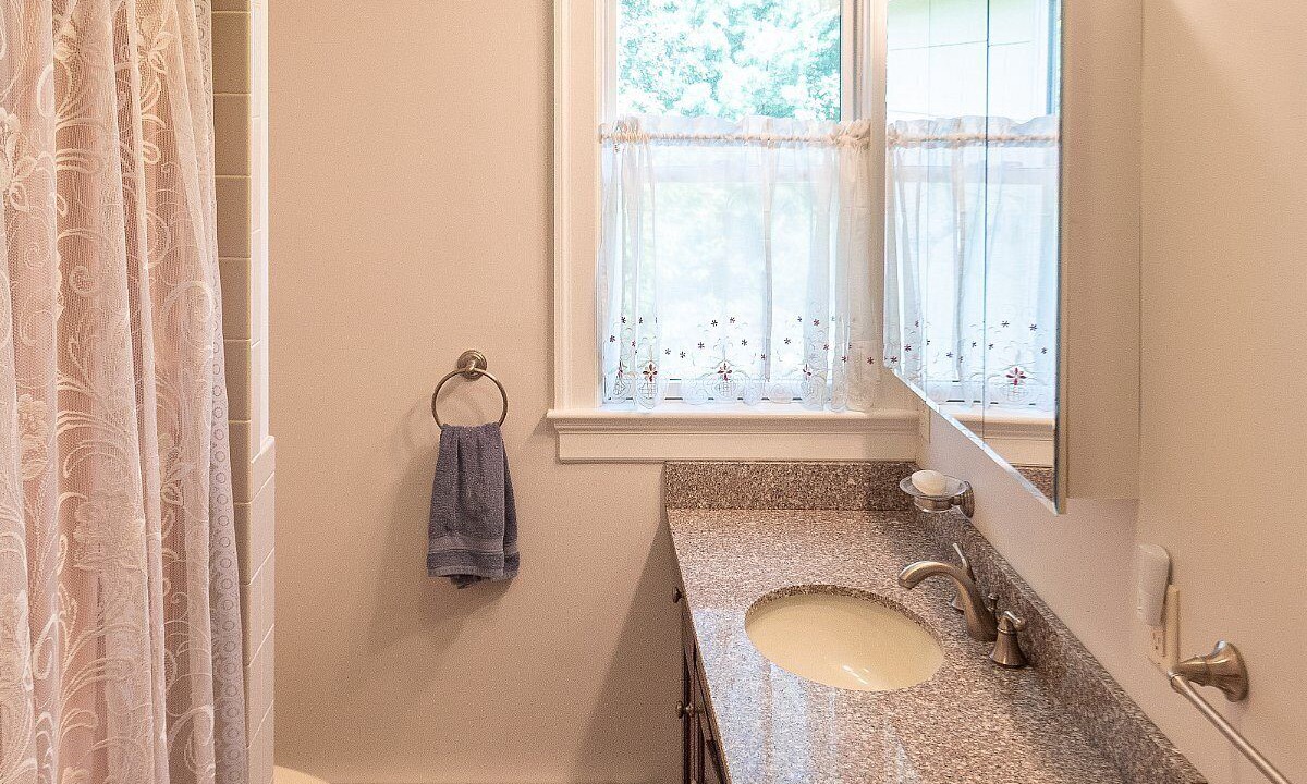 Photo of Bathroom in Auburndale