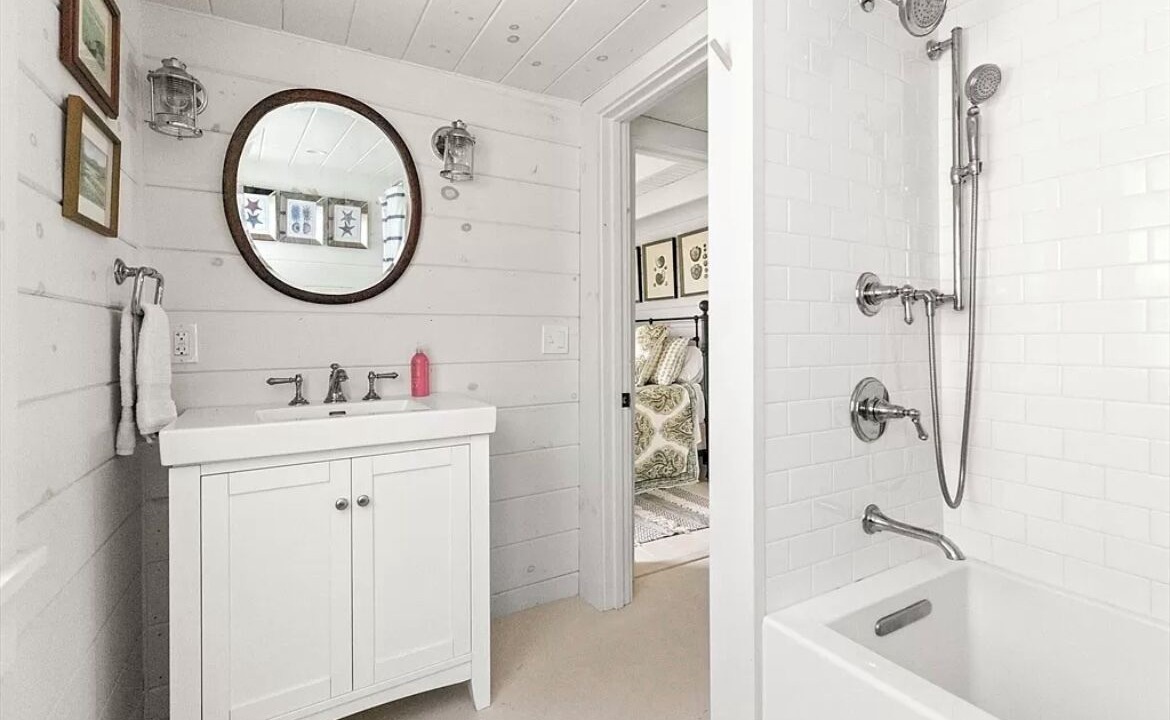 Photo of Bathroom in Great Neck