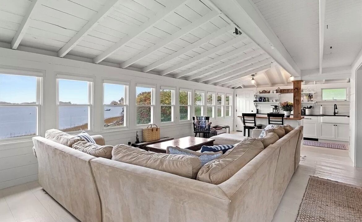 Photo of Livingroom in Great Neck