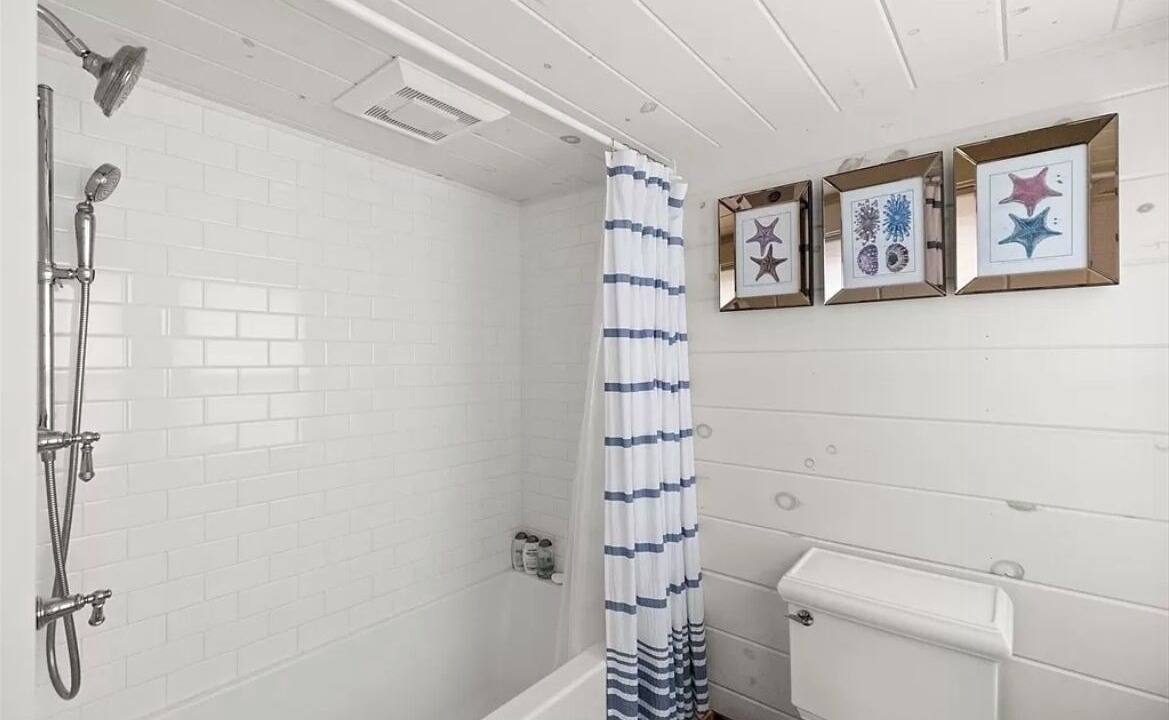 Photo of Bathroom in Great Neck