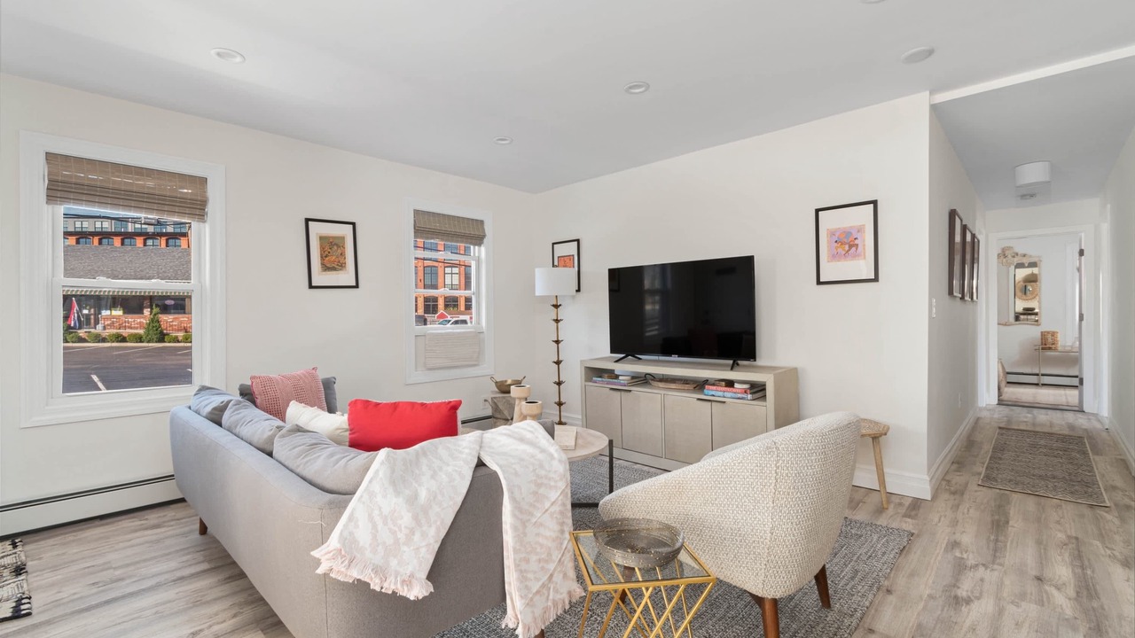 Photo of Livingroom in Warren