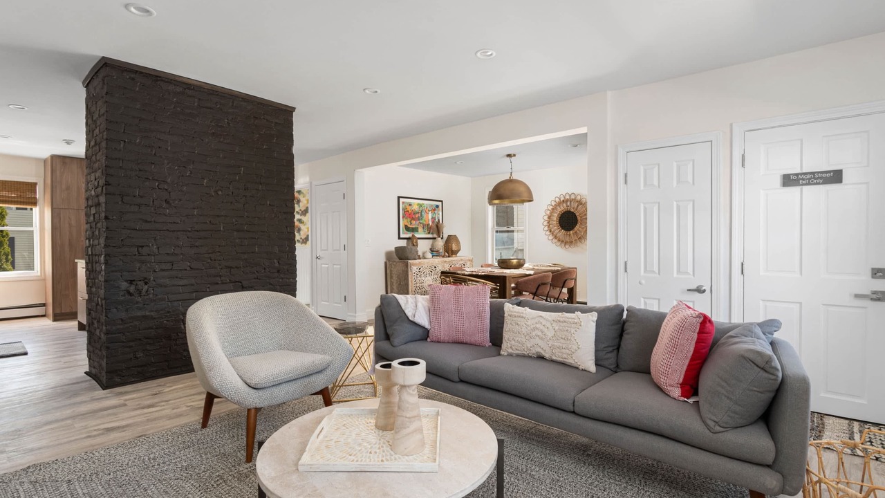 Photo of Livingroom in Warren