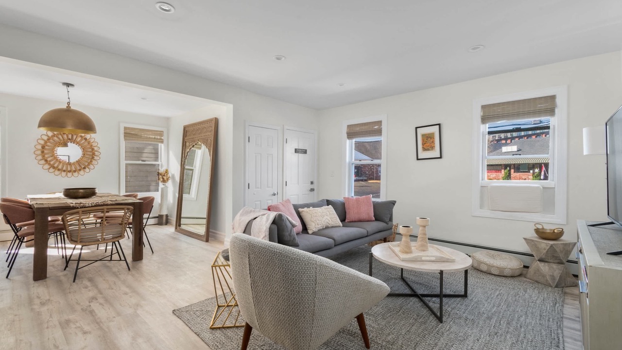 Photo of Livingroom in Warren