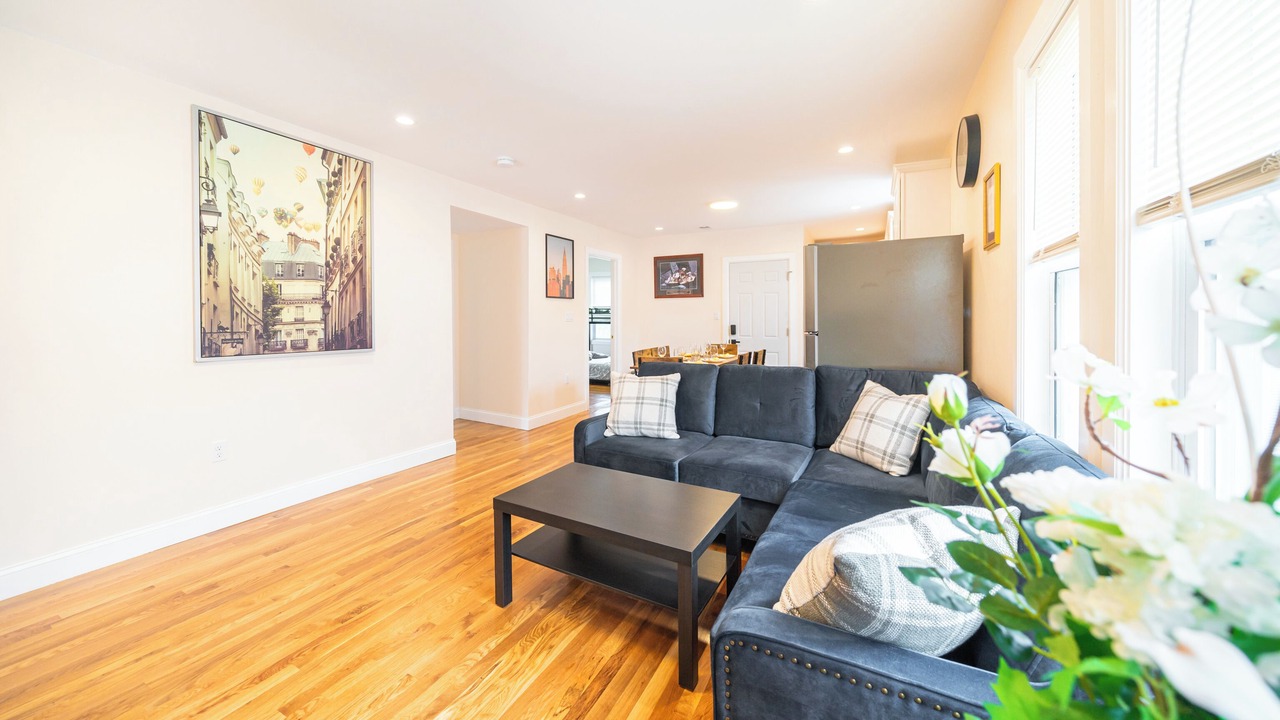 Photo of Livingroom in Meeting House Hill