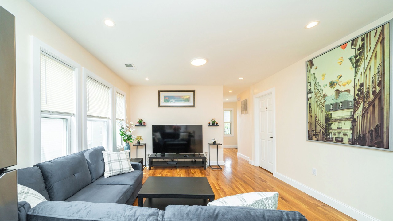Photo of Livingroom in Meeting House Hill