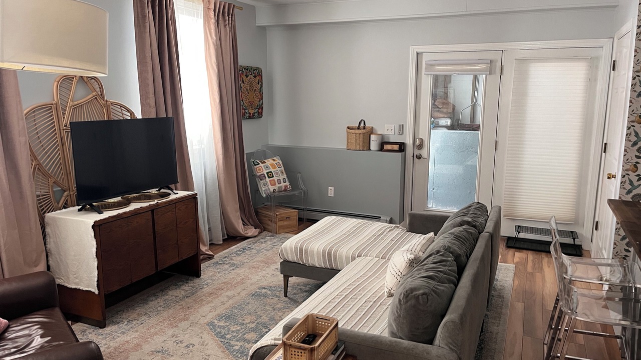 Photo of Livingroom in Historic Hill