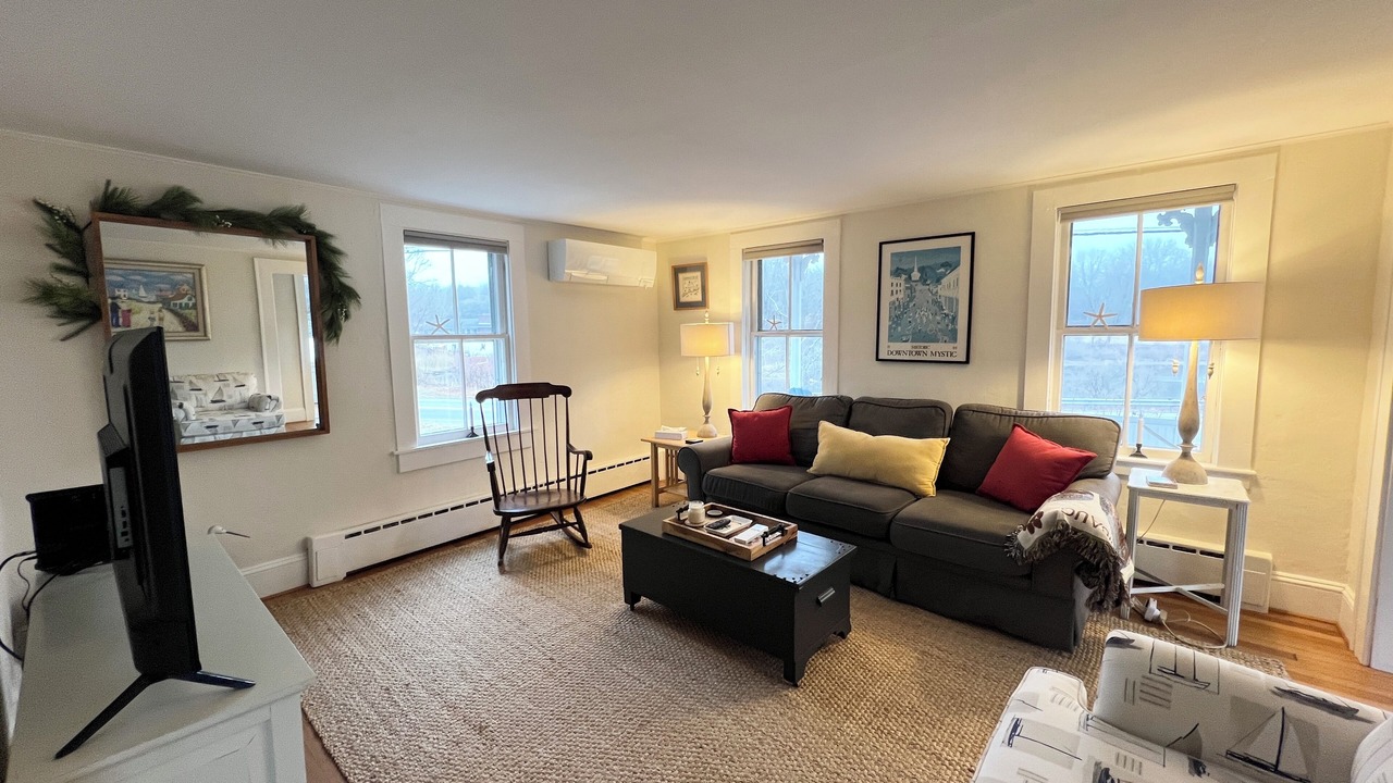 Photo of Livingroom in Pawcatuck