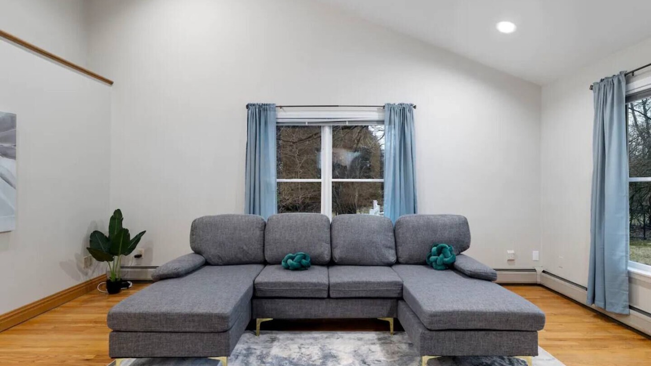 Photo of Livingroom in Town of Ramapo