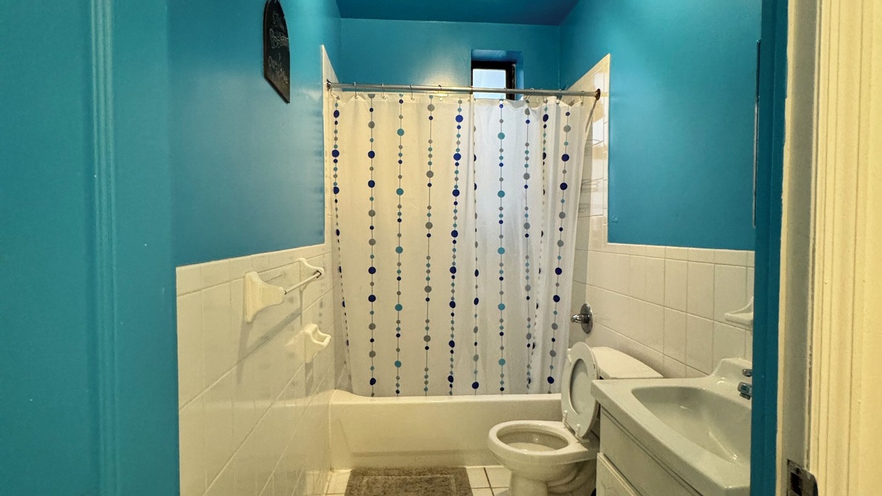 Photo of Bathroom in Central Park North