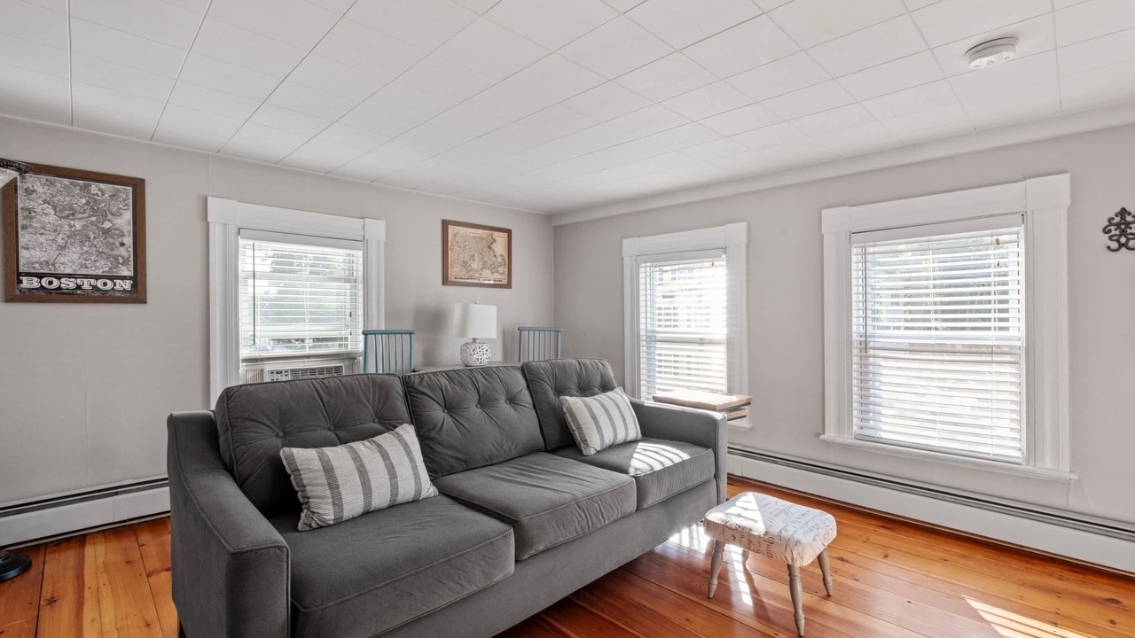 Photo of Livingroom in Exeter