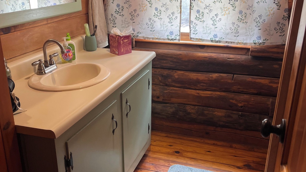 Photo of Bathroom in Campton