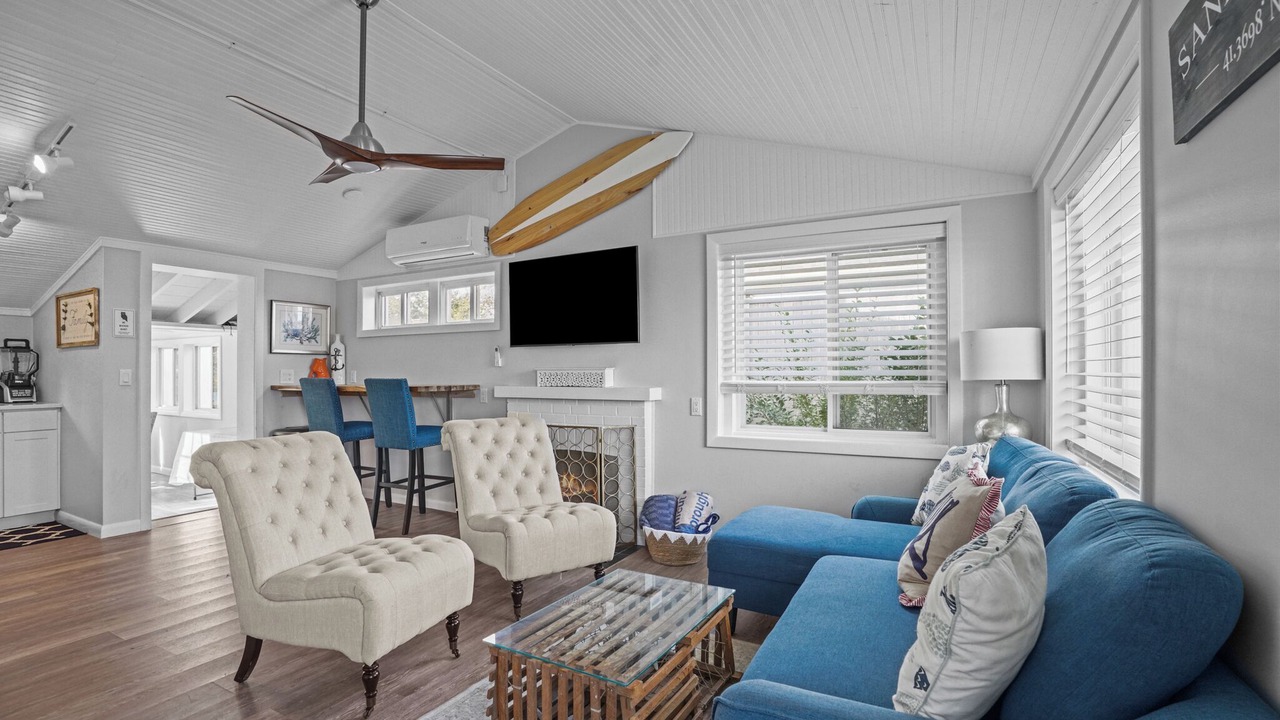 Photo of Livingroom in Point Judith