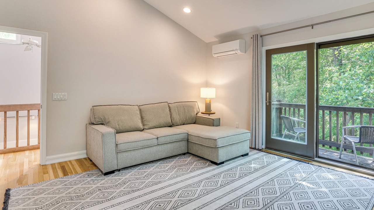 Photo of Livingroom in Killingworth
