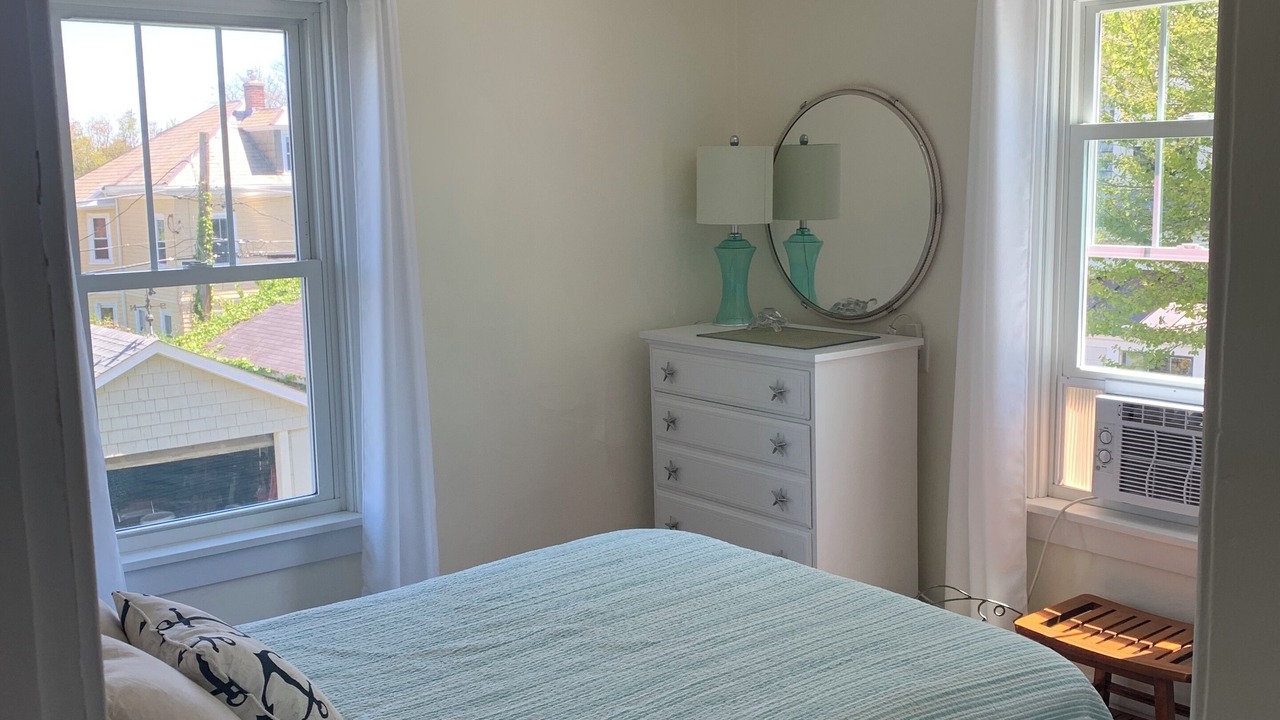 Photo of Bedroom in Off Broadway