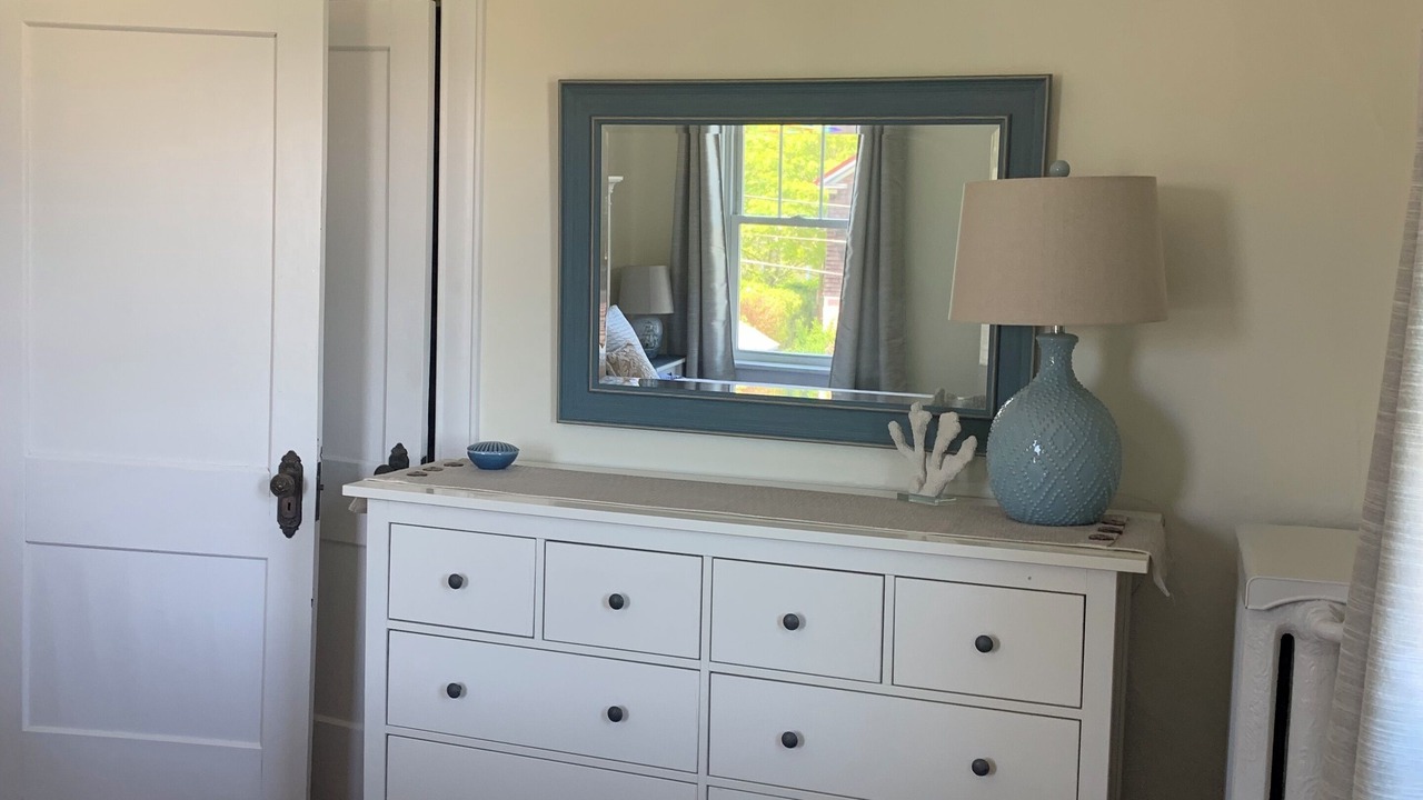 Photo of Bedroom in Off Broadway
