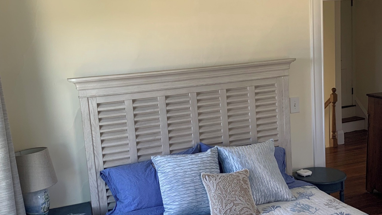 Photo of Bedroom in Off Broadway