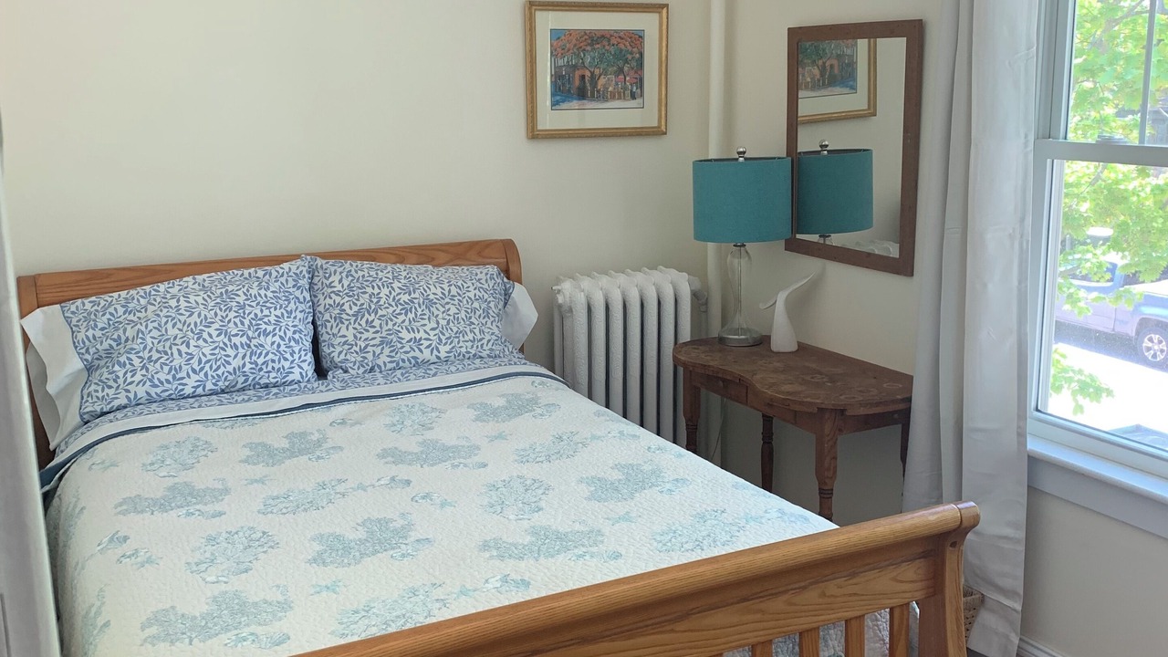 Photo of Bedroom in Off Broadway