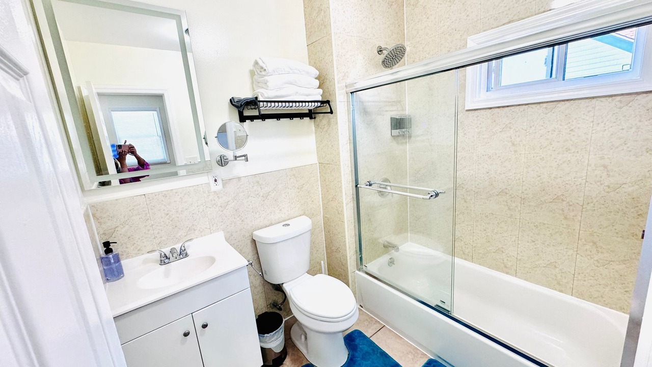 Photo of Bathroom in Jamaica Hills