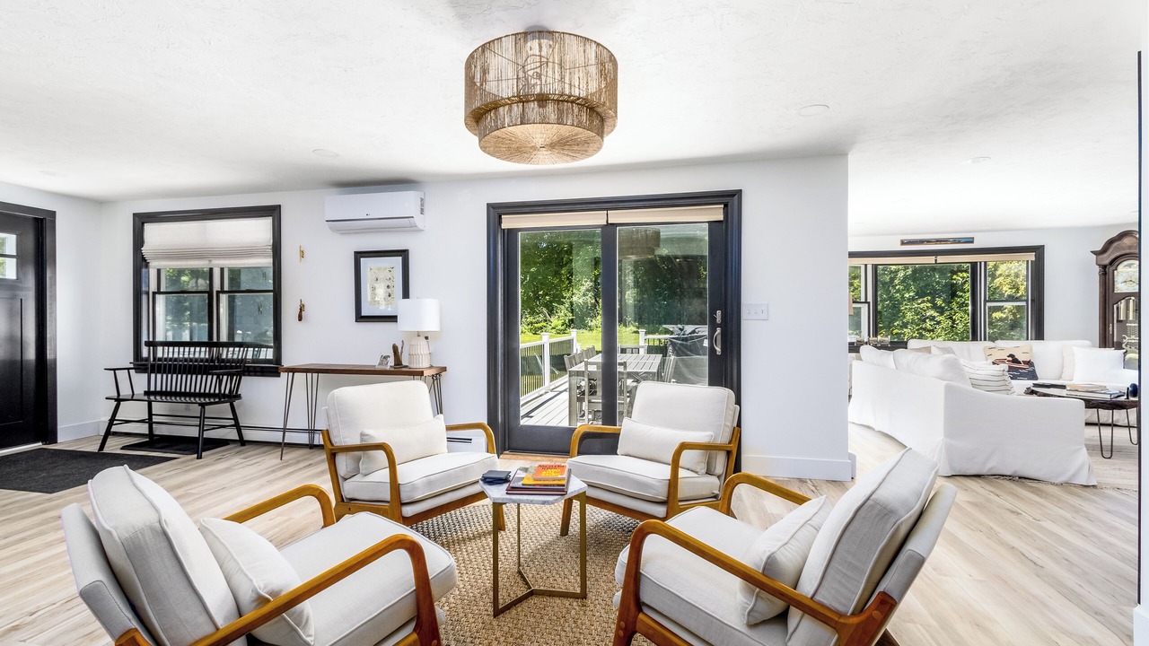 Photo of Livingroom in Waquoit Village