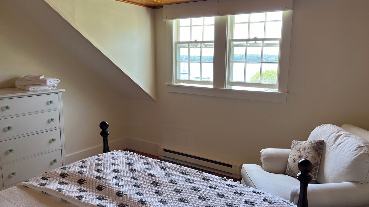 Photo of Bedroom in Isle of Springs
