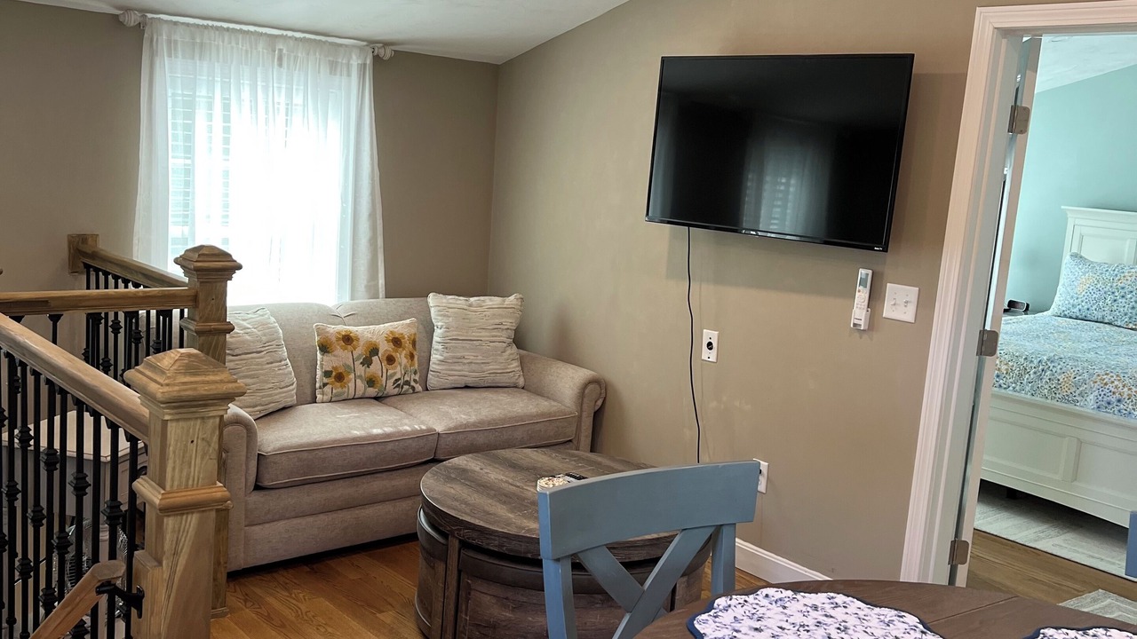 Photo of Livingroom in Little Neck Bay