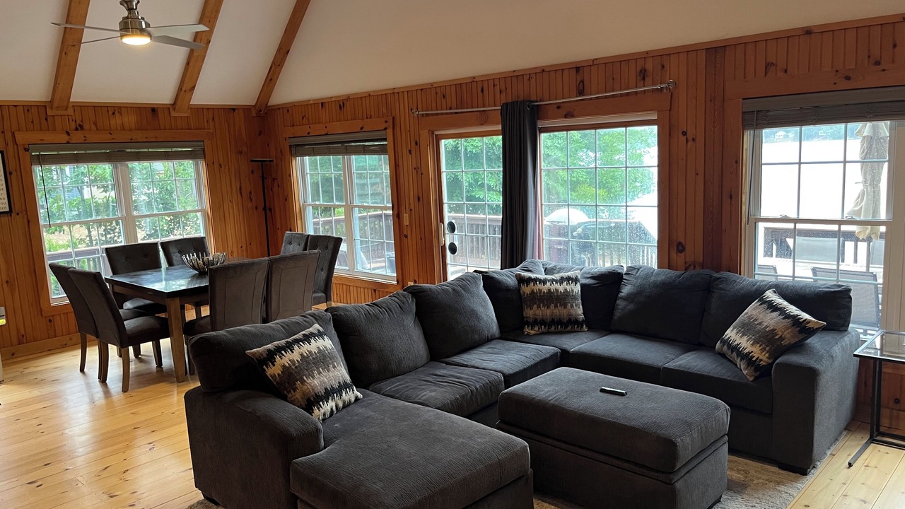Photo of Livingroom in East Wakefield