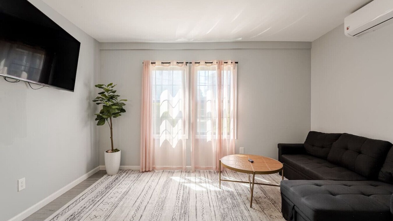 Photo of Livingroom in Black Rock Historic District