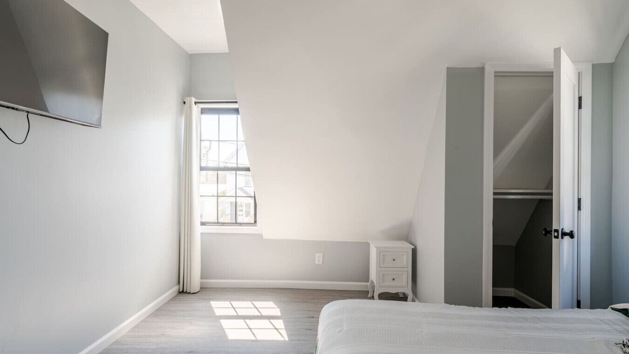 Photo of Bedroom in Black Rock Historic District
