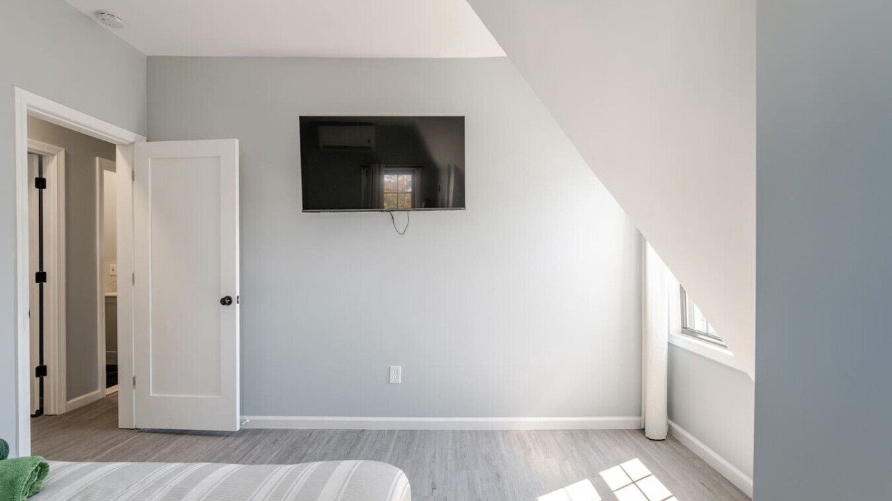 Photo of Bedroom in Black Rock Historic District