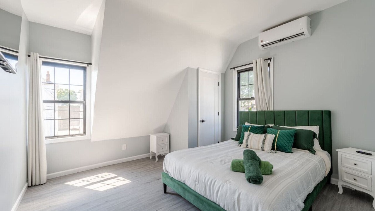 Photo of Bedroom in Black Rock Historic District