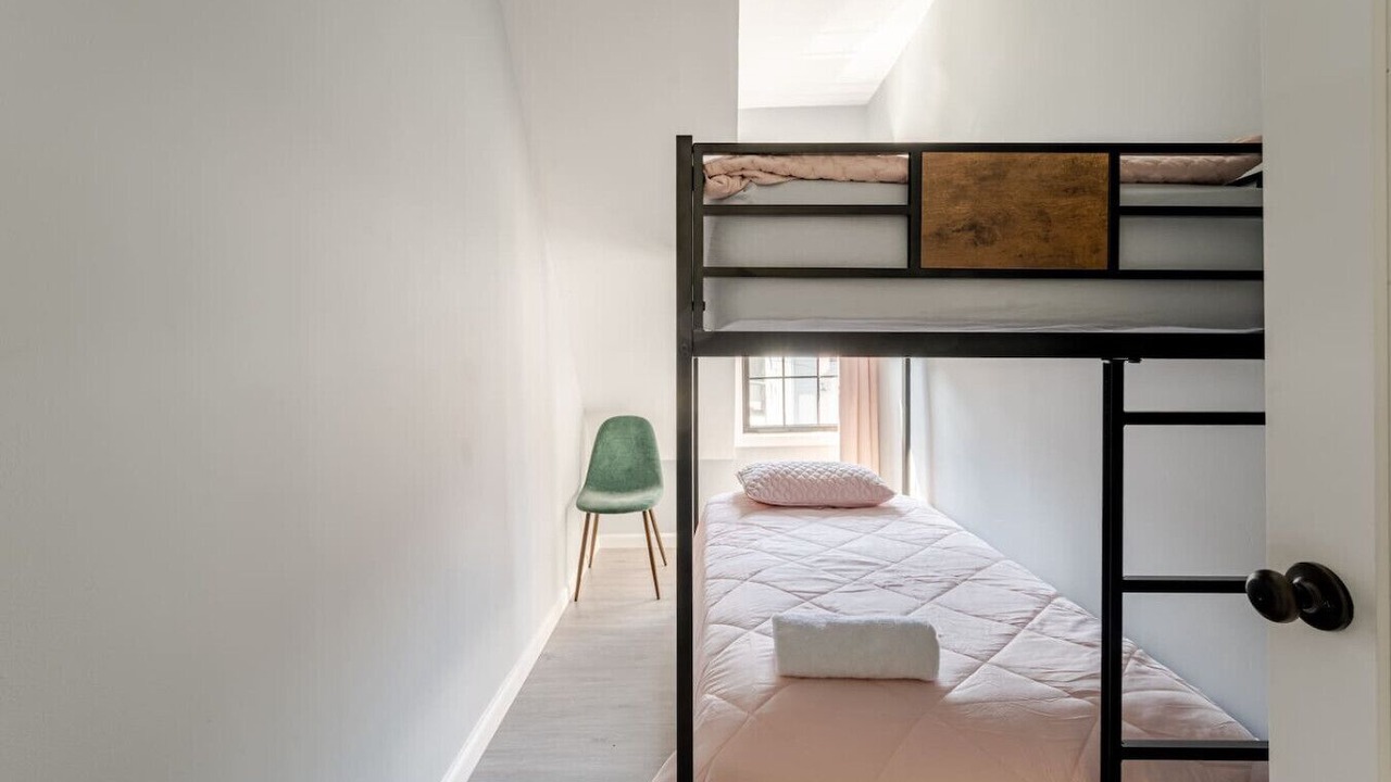 Photo of Bedroom in Black Rock Historic District