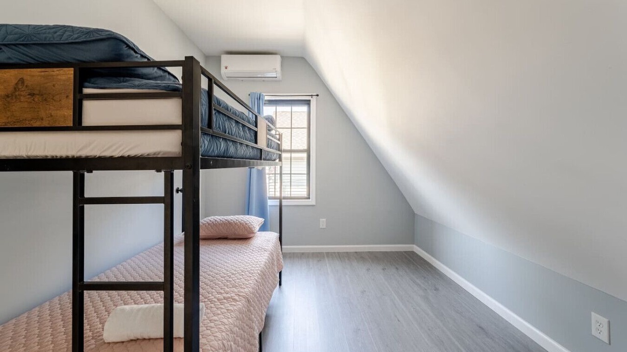 Photo of Bedroom in Black Rock Historic District