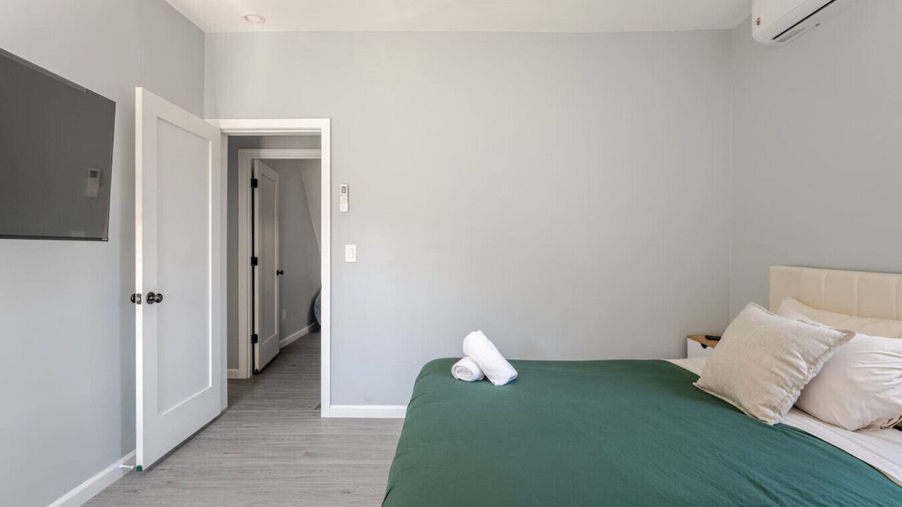 Photo of Bedroom in Black Rock Historic District