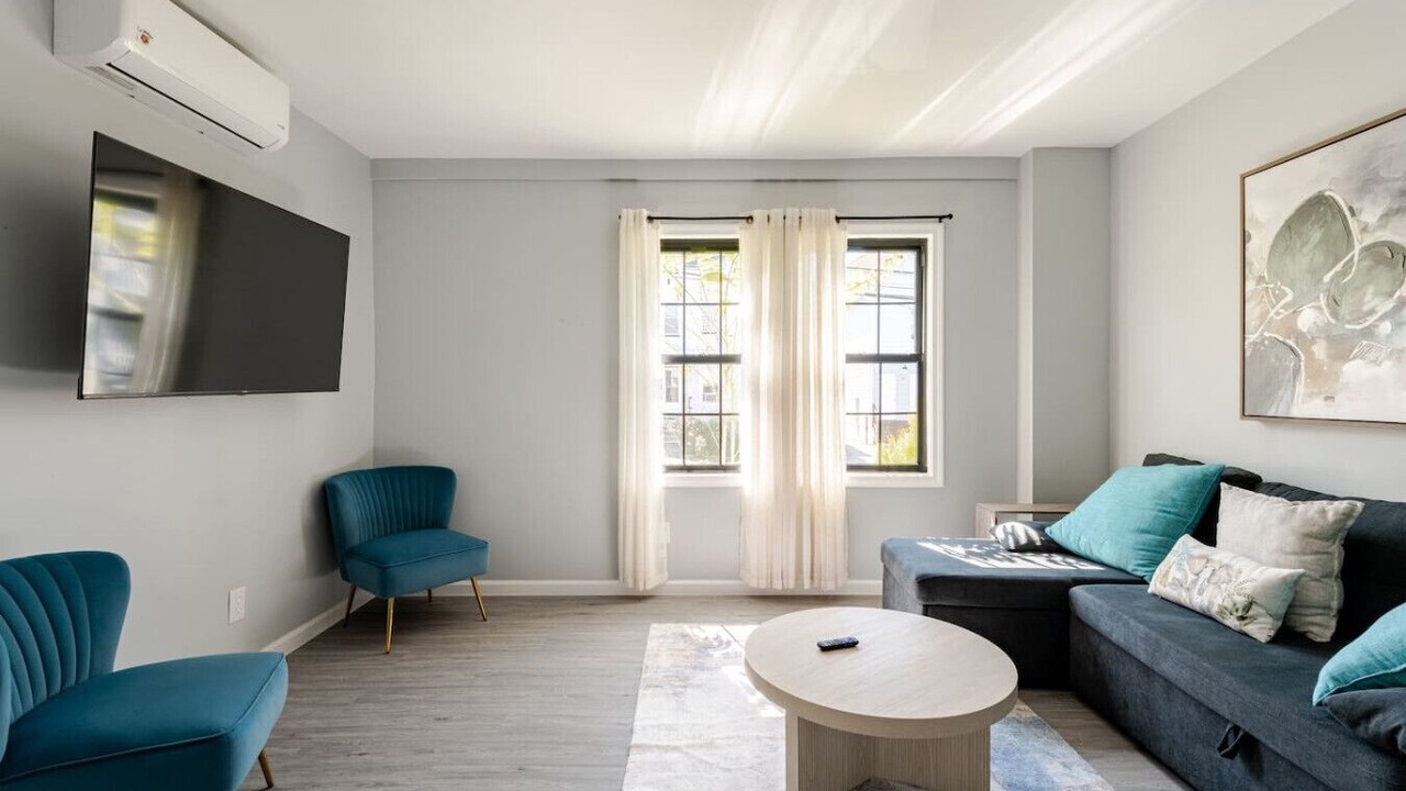Photo of Livingroom in Black Rock Historic District