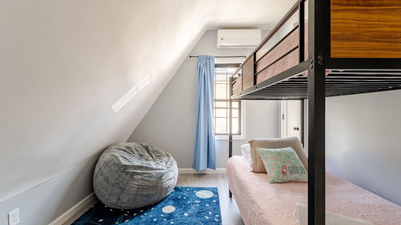 Photo of Bedroom in Black Rock Historic District