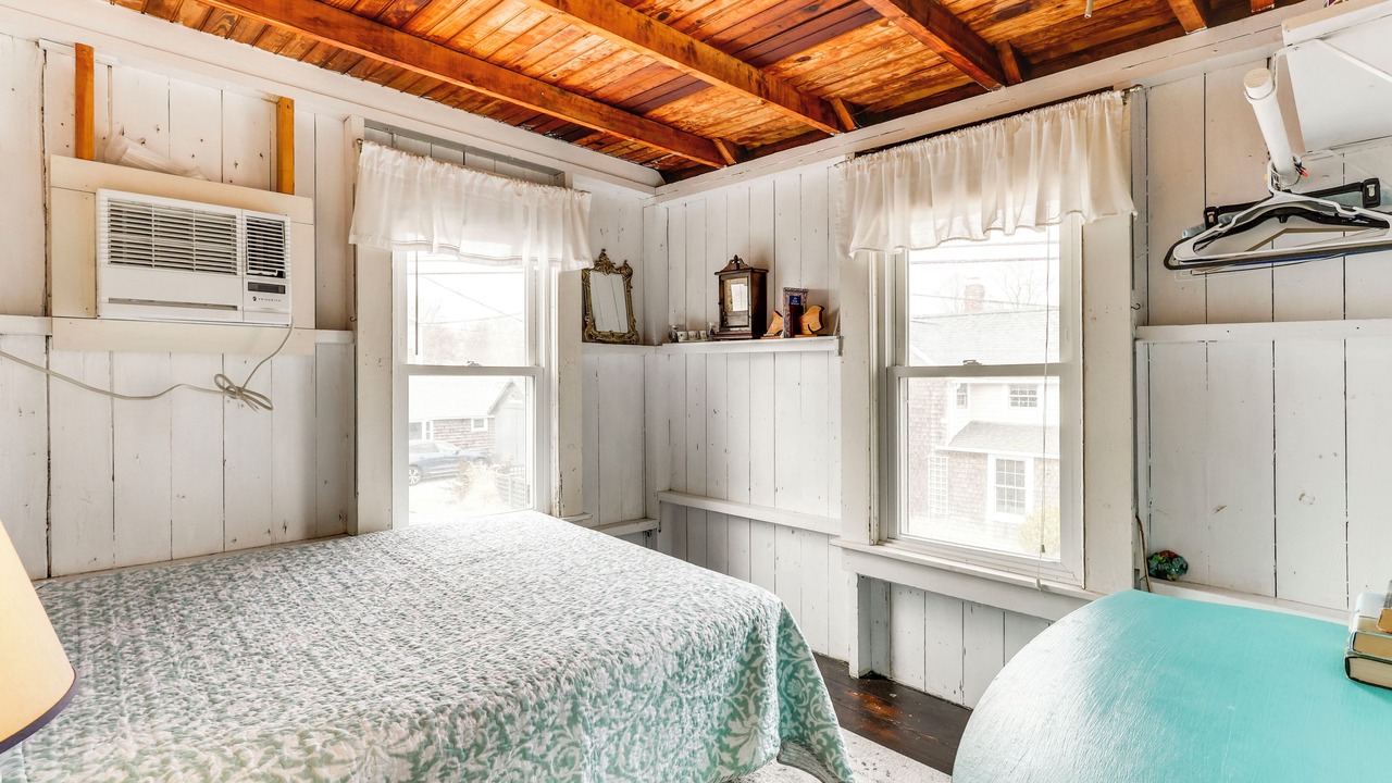 Photo of Bedroom in Westbrook Center
