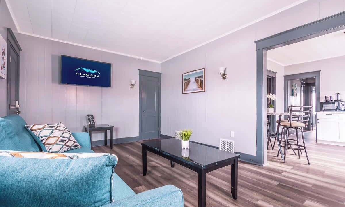 Photo of Livingroom in Downtown Niagara Falls