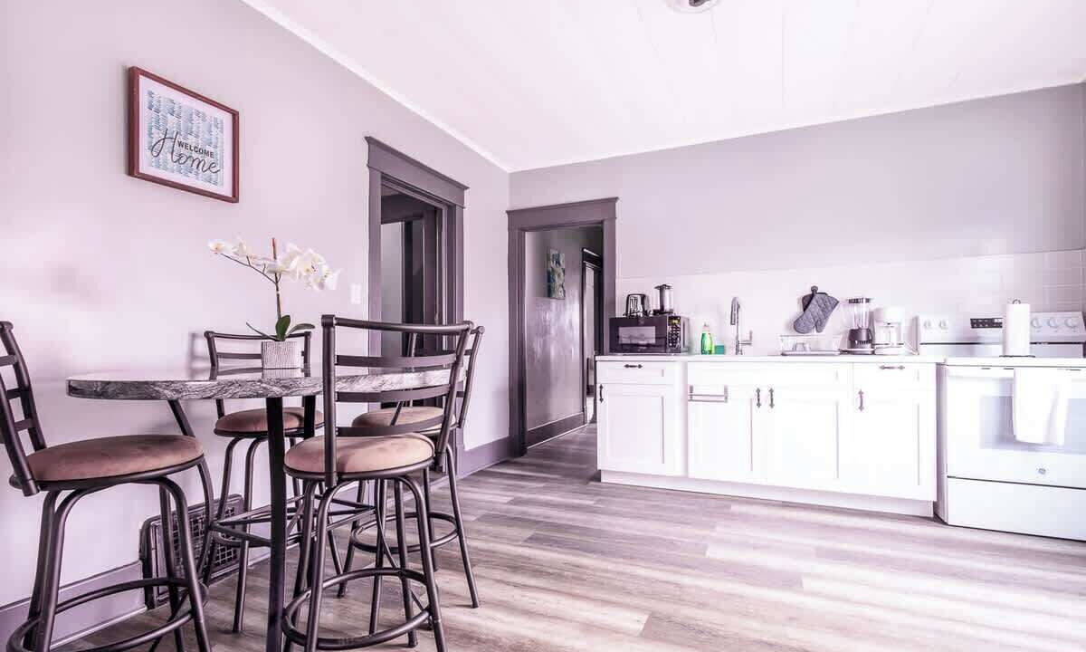 Photo of Kitchen in Downtown Niagara Falls
