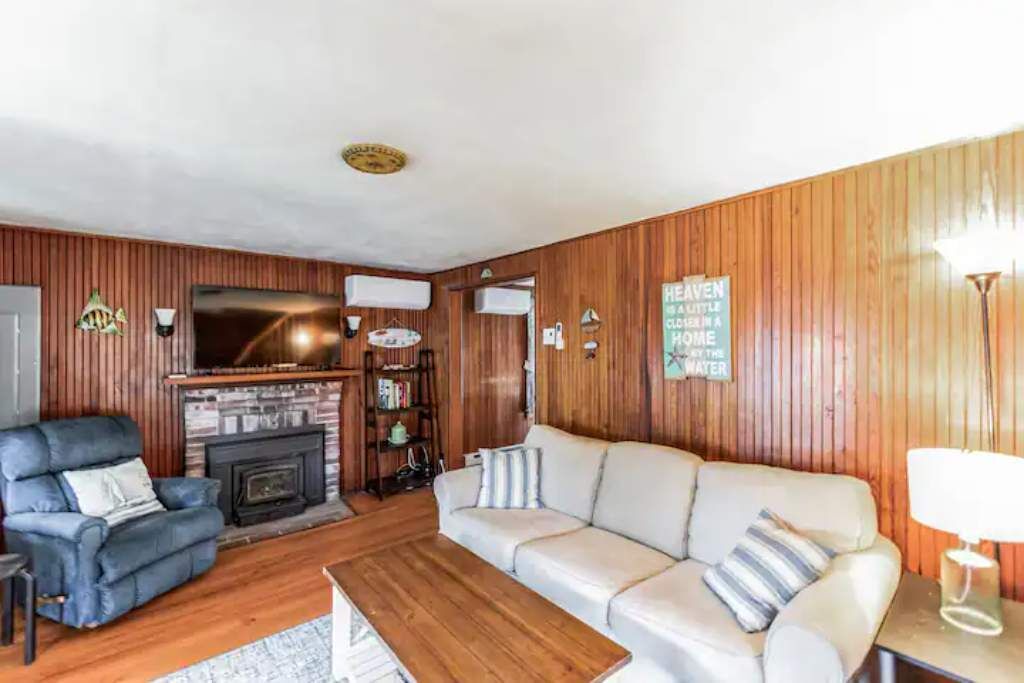 Photo of Livingroom in Mattapoisett Center