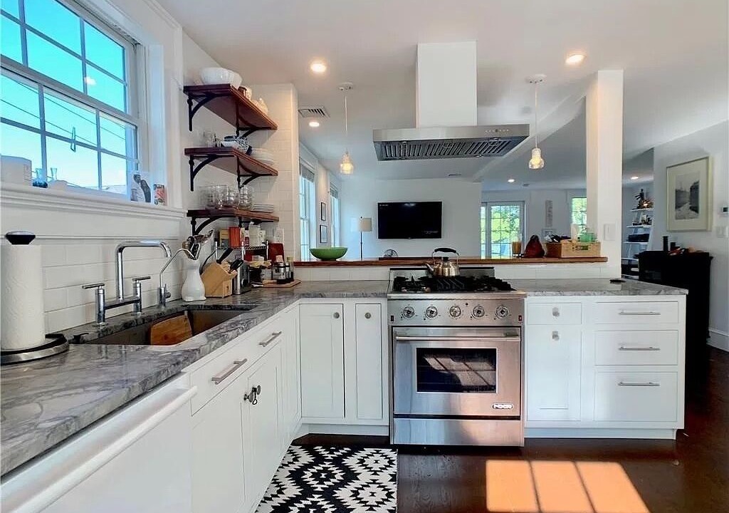 Photo of Kitchen in Yachting Village