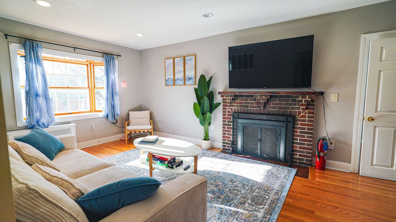 Photo of Livingroom in West Somerville