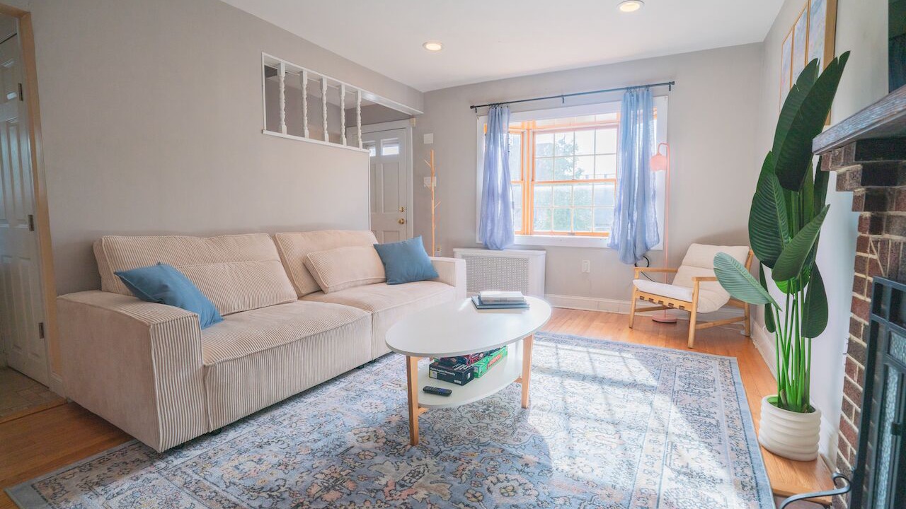 Photo of Livingroom in West Somerville