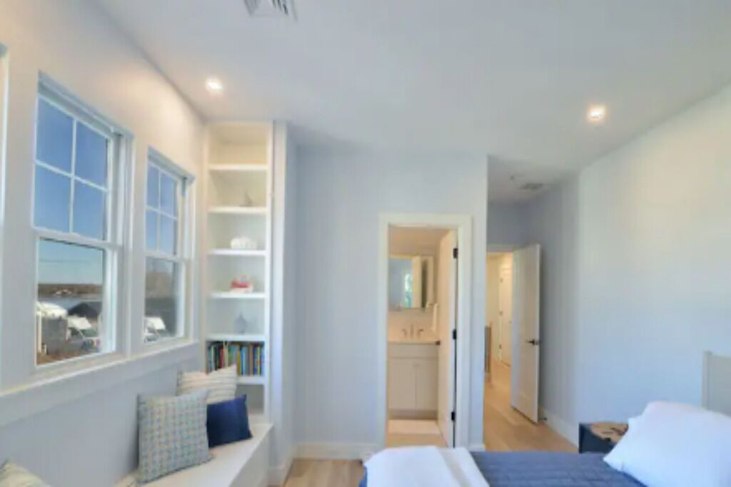 Photo of Bedroom in Mara Vista