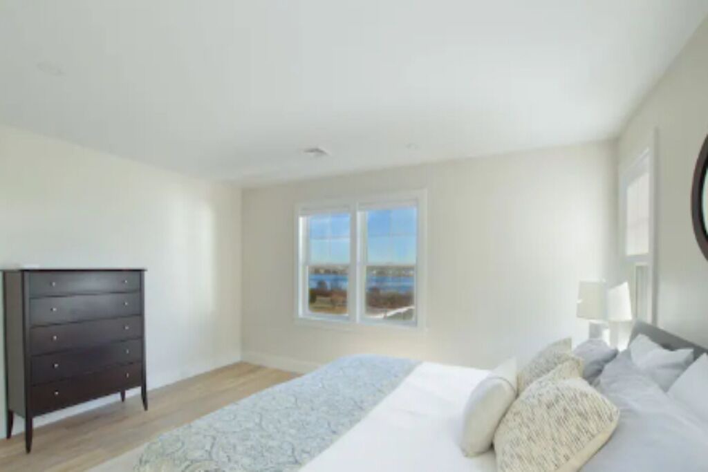 Photo of Bedroom in Mara Vista