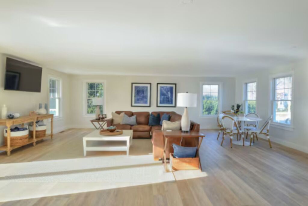 Photo of Livingroom in Mara Vista
