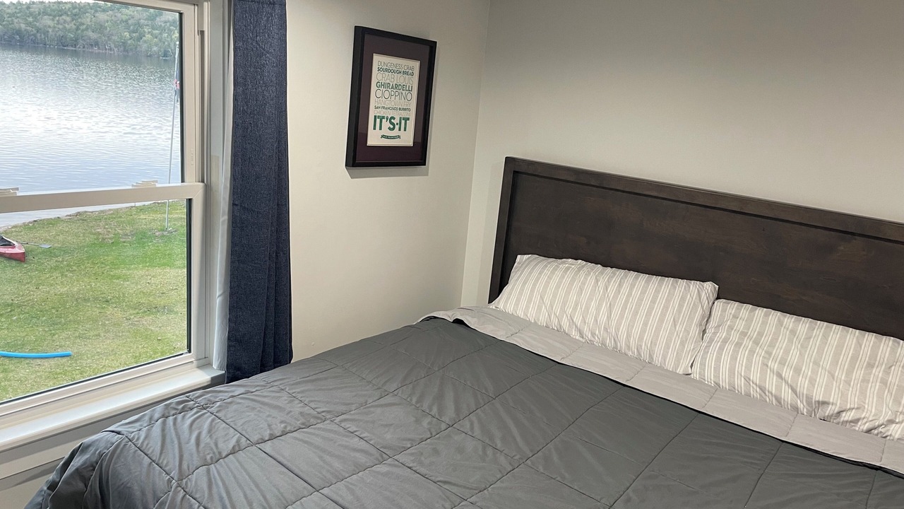 Photo of Bedroom in Raymond