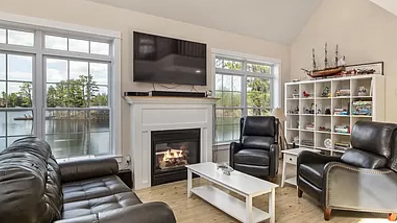 Photo of Livingroom in East Wakefield