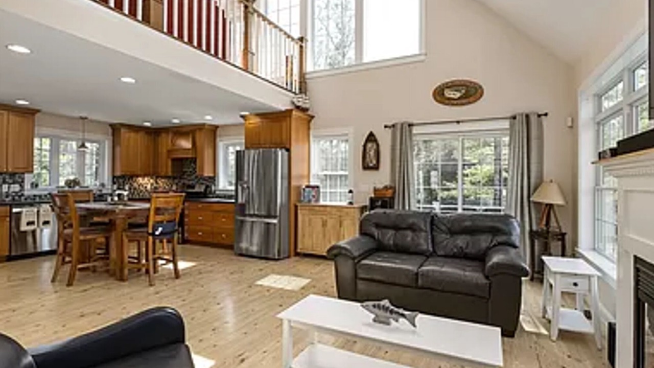 Photo of Livingroom in East Wakefield